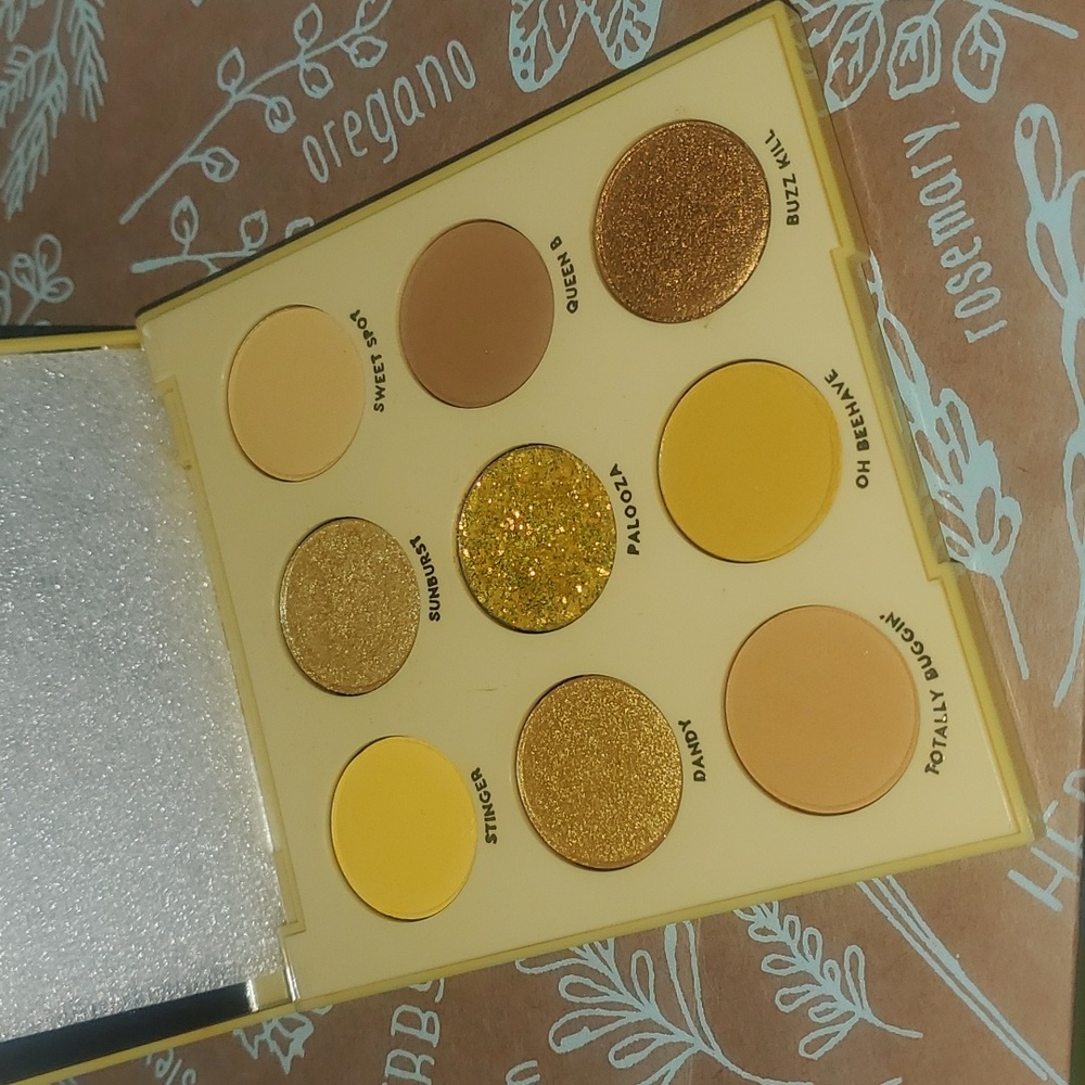 Colourpop ‘Uh-huh Honey’ Eyeshadow Palette
